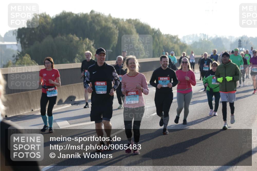 03.10.2025 - Köhlbrandbrückenlauf Jannik Wohlers http://msf.ph/oto/9065483 03.10.2025 09:26:26 Position 3 2575, 2569, 2568, 3475 meine-sportfotos.de