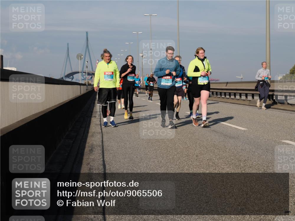 03.10.2025 - Köhlbrandbrückenlauf Fabian Wolf http://msf.ph/oto/9065506 03.10.2025 10:08:33 Position 3 3607, 2112, 2092 meine-sportfotos.de
