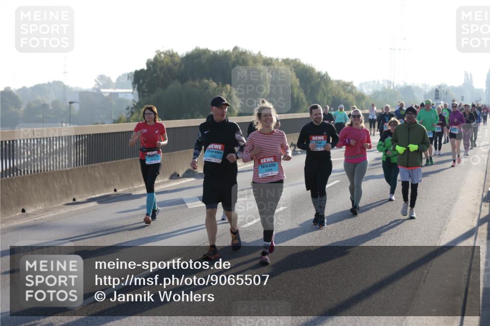 03.10.2025 - Köhlbrandbrückenlauf Jannik Wohlers http://msf.ph/oto/9065507 03.10.2025 09:26:26 Position 3 2569, 2568 meine-sportfotos.de