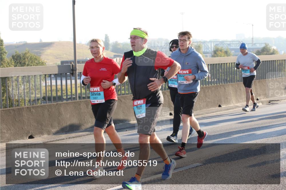 03.10.2025 - Köhlbrandbrückenlauf Lena Gebhardt http://msf.ph/oto/9065519 03.10.2025 09:22:36 Position 1 3487, 3486, 2093, 170 meine-sportfotos.de