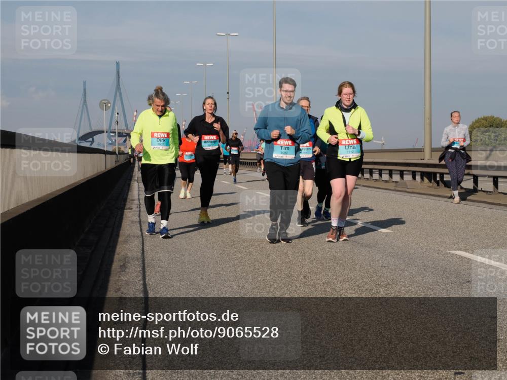 03.10.2025 - Köhlbrandbrückenlauf Fabian Wolf http://msf.ph/oto/9065528 03.10.2025 10:08:34 Position 3 3607, 2092, 2112 meine-sportfotos.de