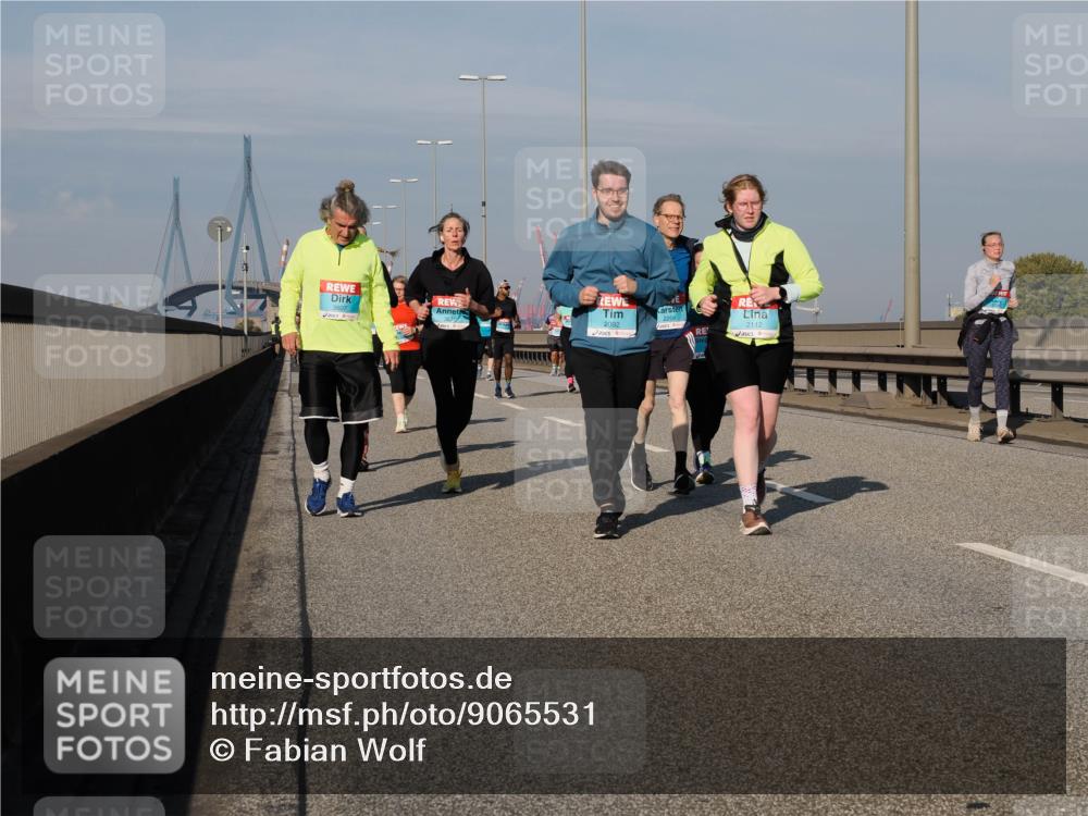 03.10.2025 - Köhlbrandbrückenlauf Fabian Wolf http://msf.ph/oto/9065531 03.10.2025 10:08:34 Position 3 3607, 2092, 2259, 2112 meine-sportfotos.de