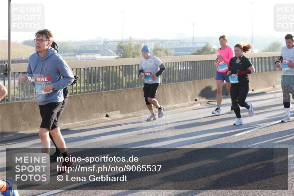 03.10.2025 - Köhlbrandbrückenlauf Lena Gebhardt http://msf.ph/oto/9065537 03.10.2025 09:22:36 Position 1 17 meine-sportfotos.de