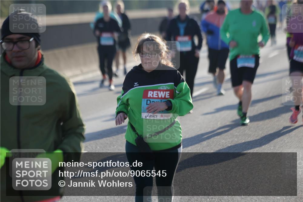03.10.2025 - Köhlbrandbrückenlauf Jannik Wohlers http://msf.ph/oto/9065545 03.10.2025 09:26:30 Position 3  meine-sportfotos.de