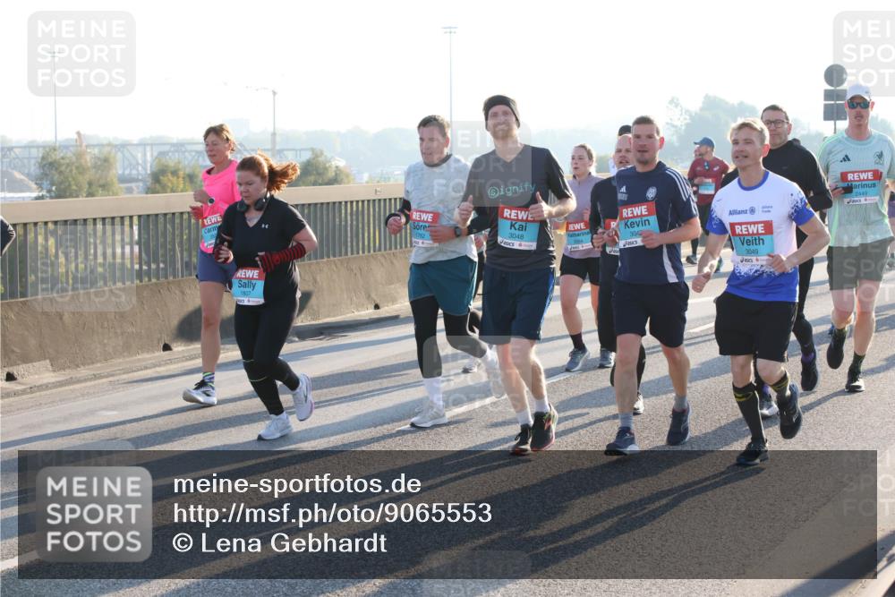 03.10.2025 - Köhlbrandbrückenlauf Lena Gebhardt http://msf.ph/oto/9065553 03.10.2025 09:22:37 Position 1 1807, 1782, 3048, 3047, 3049, 2449 meine-sportfotos.de