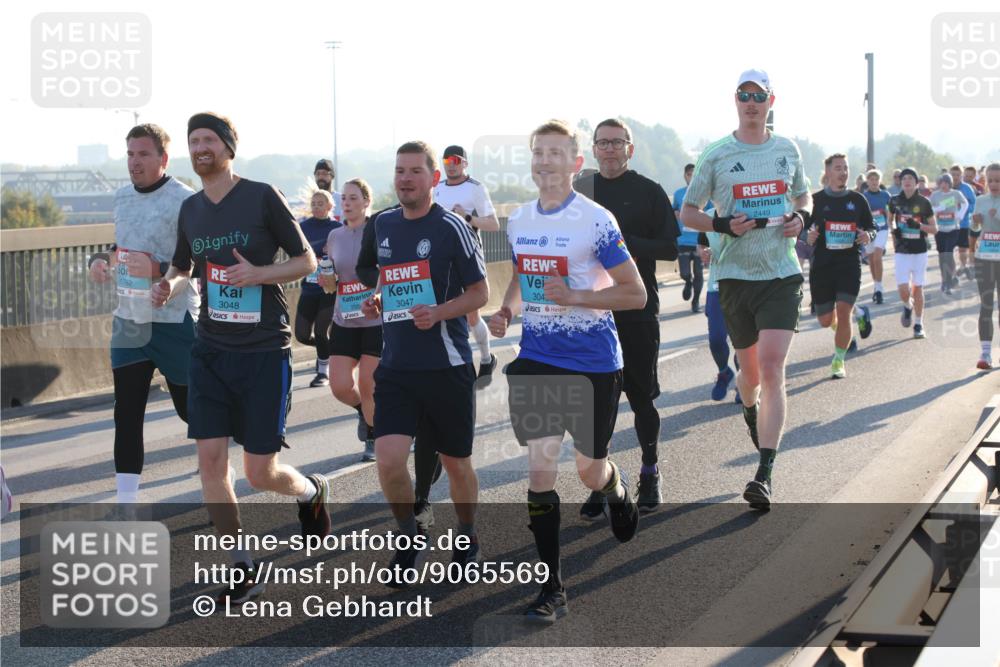 03.10.2025 - Köhlbrandbrückenlauf Lena Gebhardt http://msf.ph/oto/9065569 03.10.2025 09:22:38 Position 1 1782, 2449, 3048, 3047, 304 meine-sportfotos.de