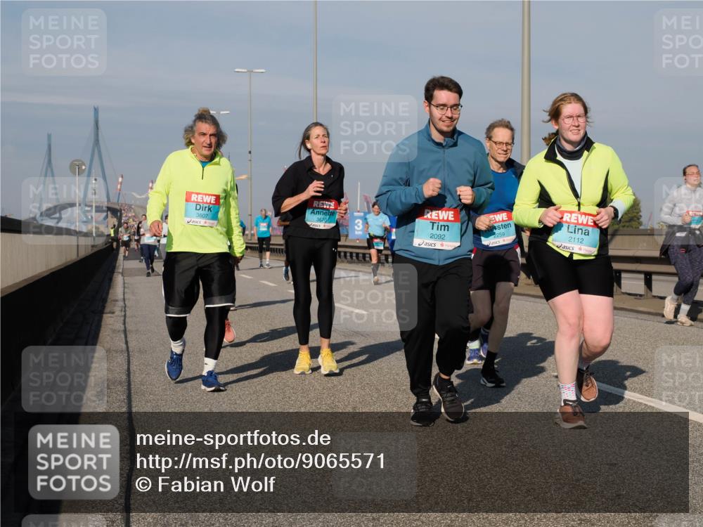 03.10.2025 - Köhlbrandbrückenlauf Fabian Wolf http://msf.ph/oto/9065571 03.10.2025 10:08:36 Position 3 3607, 3670, 2092, 2259, 2112 meine-sportfotos.de
