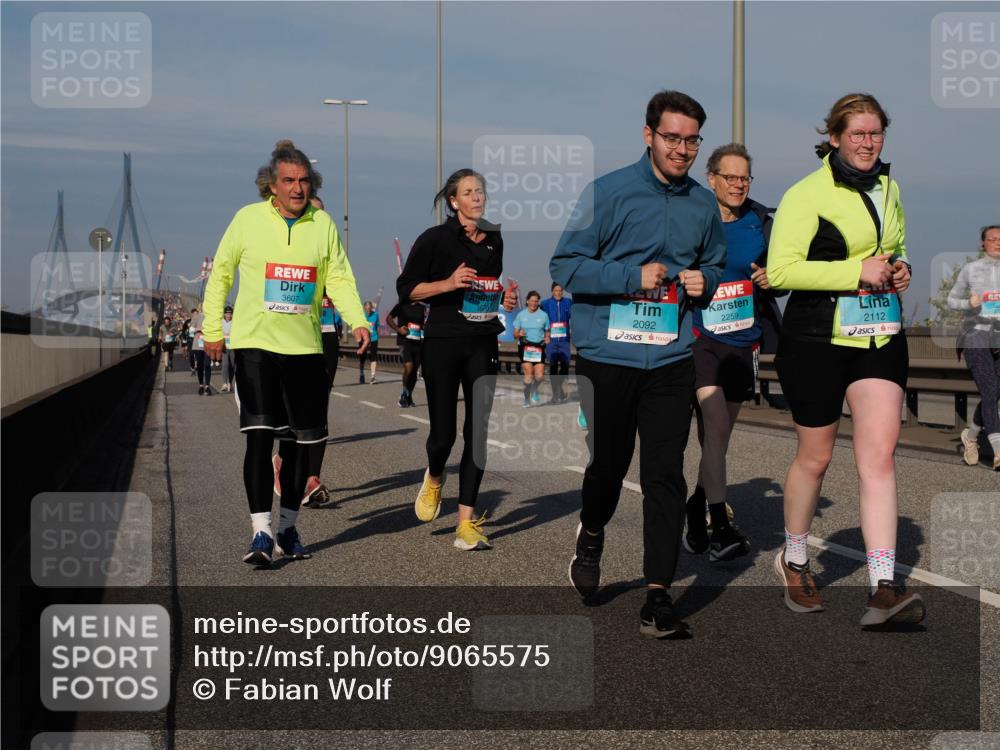 03.10.2025 - Köhlbrandbrückenlauf Fabian Wolf http://msf.ph/oto/9065575 03.10.2025 10:08:36 Position 3 3607, 2092, 2259, 2112 meine-sportfotos.de