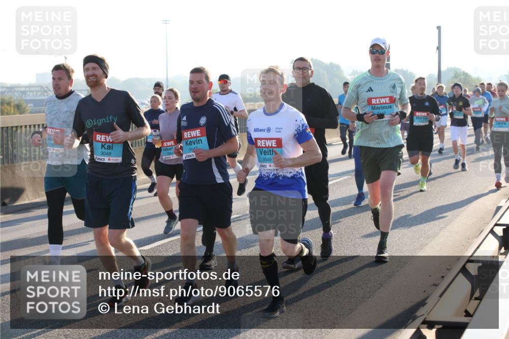 03.10.2025 - Köhlbrandbrückenlauf Lena Gebhardt http://msf.ph/oto/9065576 03.10.2025 09:22:38 Position 1 3048, 3047, 1782, 3049 meine-sportfotos.de