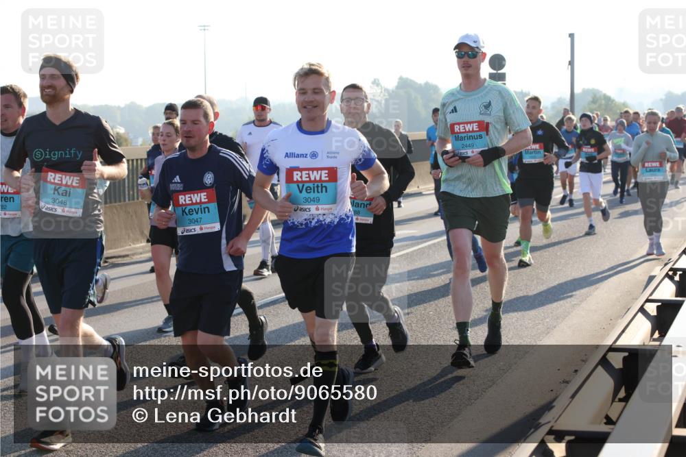 03.10.2025 - Köhlbrandbrückenlauf Lena Gebhardt http://msf.ph/oto/9065580 03.10.2025 09:22:38 Position 1 82, 3048, 3047, 3049, 88, 2449 meine-sportfotos.de