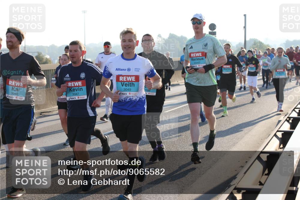03.10.2025 - Köhlbrandbrückenlauf Lena Gebhardt http://msf.ph/oto/9065582 03.10.2025 09:22:38 Position 1 3048, 3047, 3049, 1588, 2449 meine-sportfotos.de