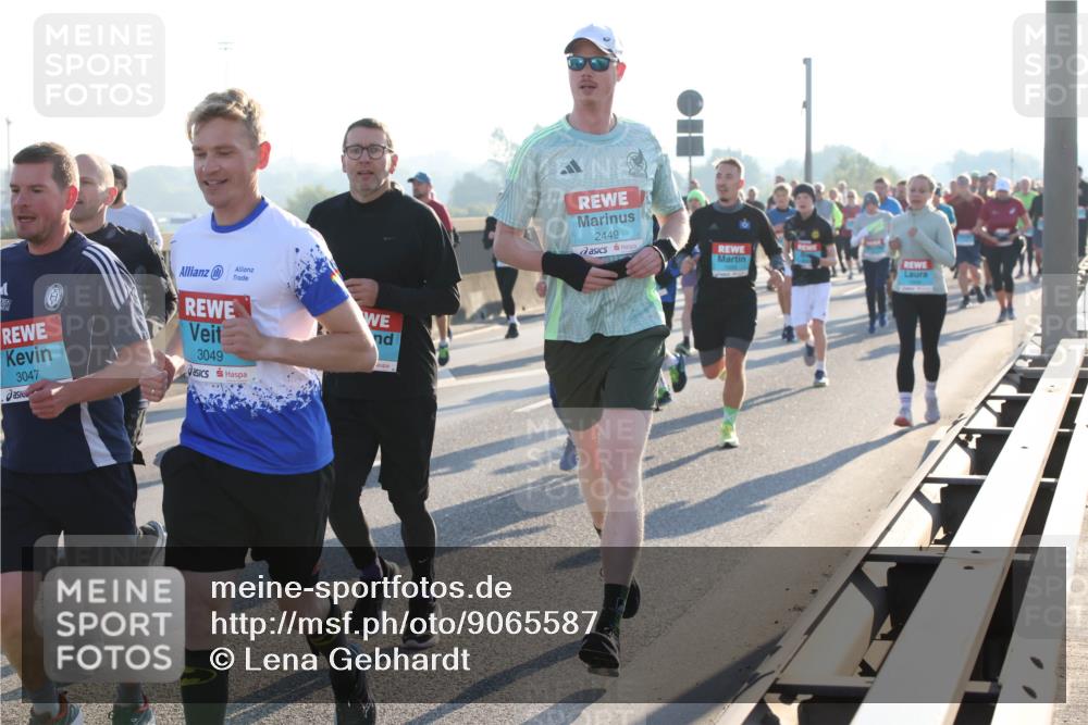 03.10.2025 - Köhlbrandbrückenlauf Lena Gebhardt http://msf.ph/oto/9065587 03.10.2025 09:22:39 Position 1 3047, 3049, 2449 meine-sportfotos.de