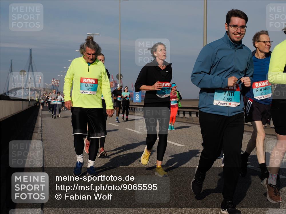 03.10.2025 - Köhlbrandbrückenlauf Fabian Wolf http://msf.ph/oto/9065595 03.10.2025 10:08:37 Position 3 3607, 3, 2092, 2259 meine-sportfotos.de