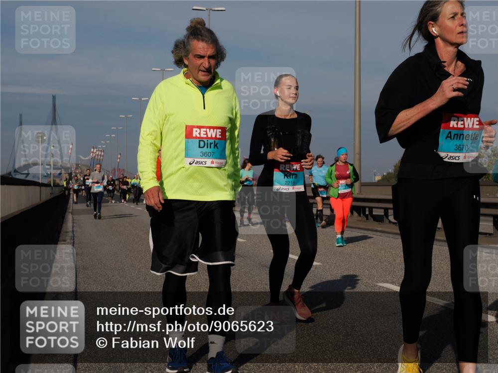 03.10.2025 - Köhlbrandbrückenlauf Fabian Wolf http://msf.ph/oto/9065623 03.10.2025 10:08:38 Position 3 3607, 2216, 3670 meine-sportfotos.de