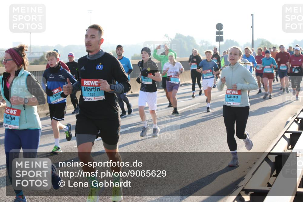 03.10.2025 - Köhlbrandbrückenlauf Lena Gebhardt http://msf.ph/oto/9065629 03.10.2025 09:22:41 Position 1 1911, 12, 3644, 1525, 3643, 1954 meine-sportfotos.de