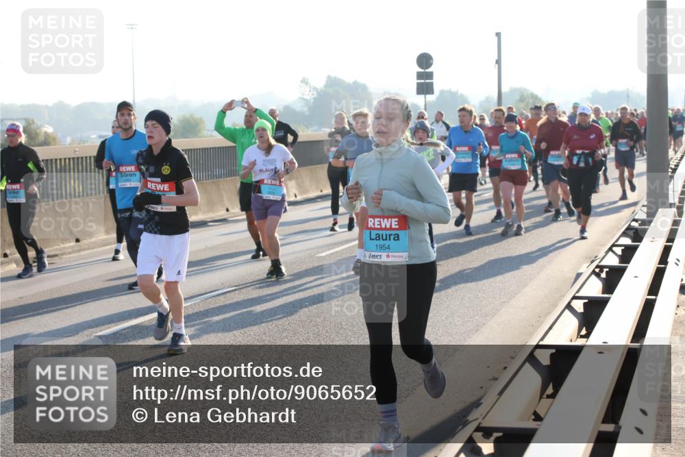 03.10.2025 - Köhlbrandbrückenlauf Lena Gebhardt http://msf.ph/oto/9065652 03.10.2025 09:22:42 Position 1 1954 meine-sportfotos.de
