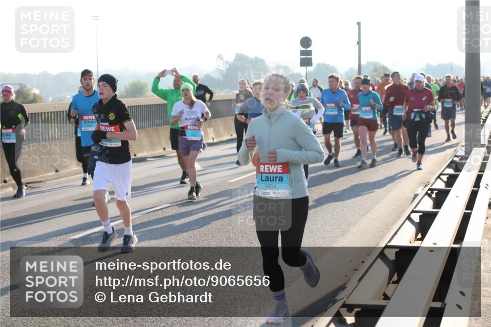 03.10.2025 - Köhlbrandbrückenlauf Lena Gebhardt http://msf.ph/oto/9065656 03.10.2025 09:22:42 Position 1 643, 1954 meine-sportfotos.de