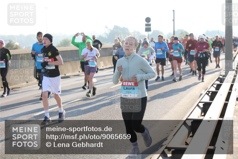 03.10.2025 - Köhlbrandbrückenlauf Lena Gebhardt http://msf.ph/oto/9065659 03.10.2025 09:22:42 Position 1 1954 meine-sportfotos.de