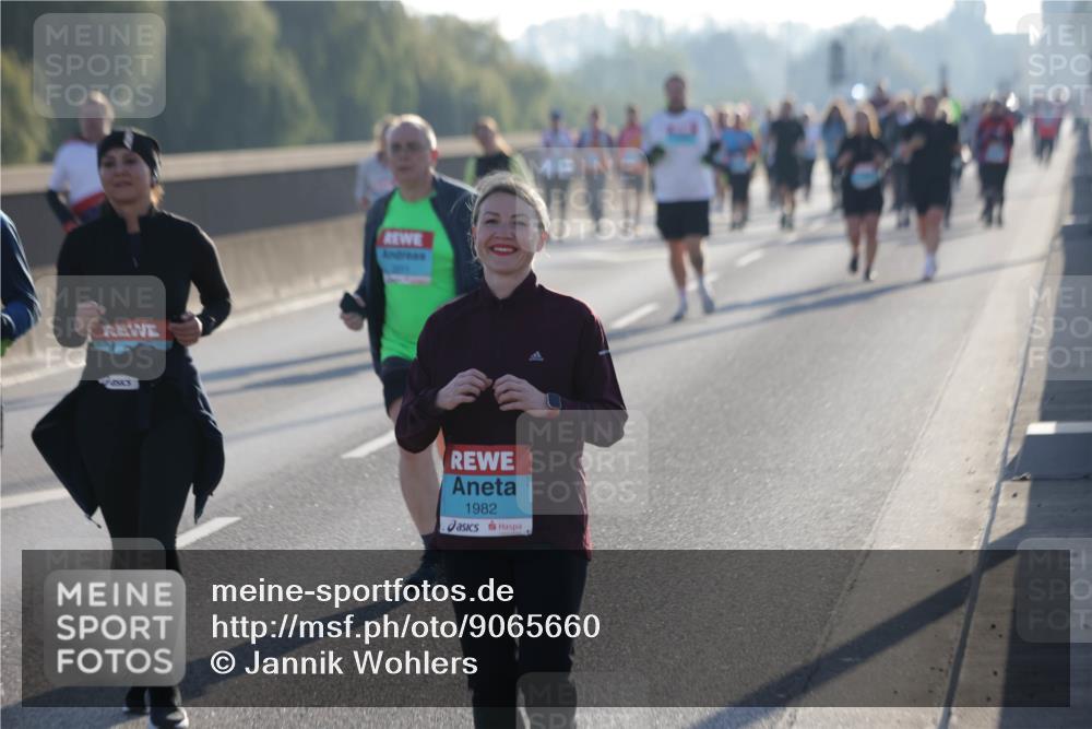 03.10.2025 - Köhlbrandbrückenlauf Jannik Wohlers http://msf.ph/oto/9065660 03.10.2025 09:26:40 Position 3 1982 meine-sportfotos.de