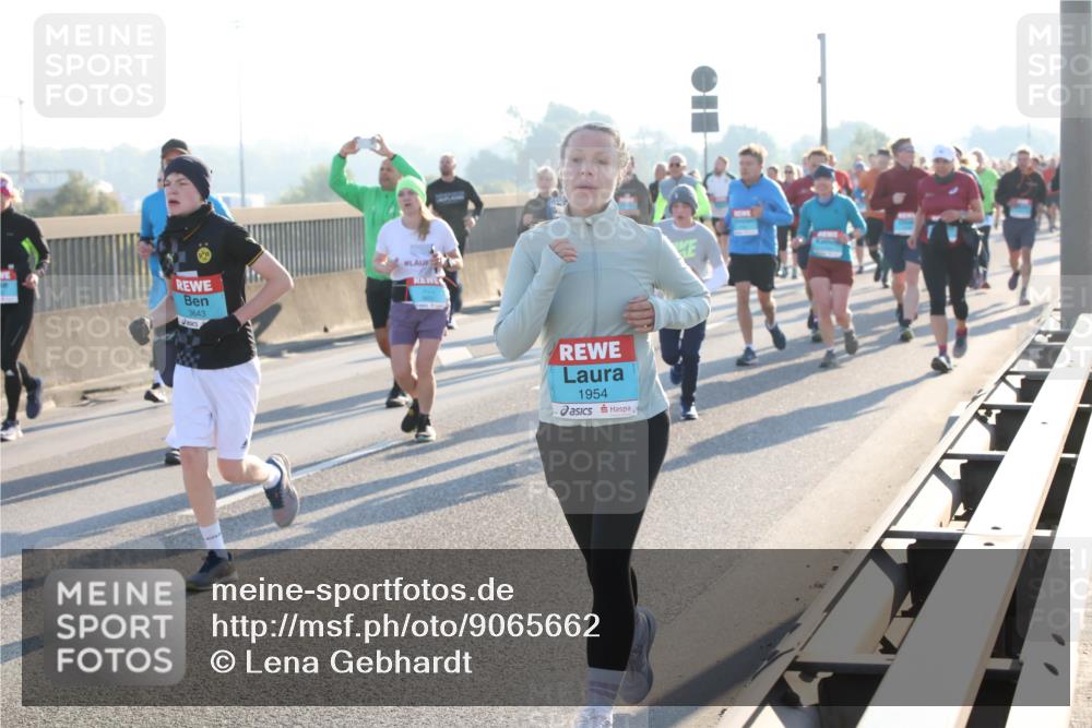 03.10.2025 - Köhlbrandbrückenlauf Lena Gebhardt http://msf.ph/oto/9065662 03.10.2025 09:22:42 Position 1 3643, 1954 meine-sportfotos.de