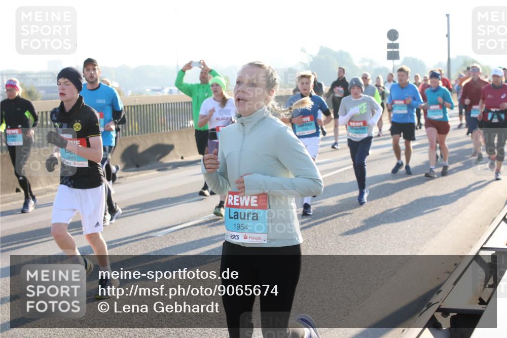 03.10.2025 - Köhlbrandbrückenlauf Lena Gebhardt http://msf.ph/oto/9065674 03.10.2025 09:22:42 Position 1 3643, 1954 meine-sportfotos.de