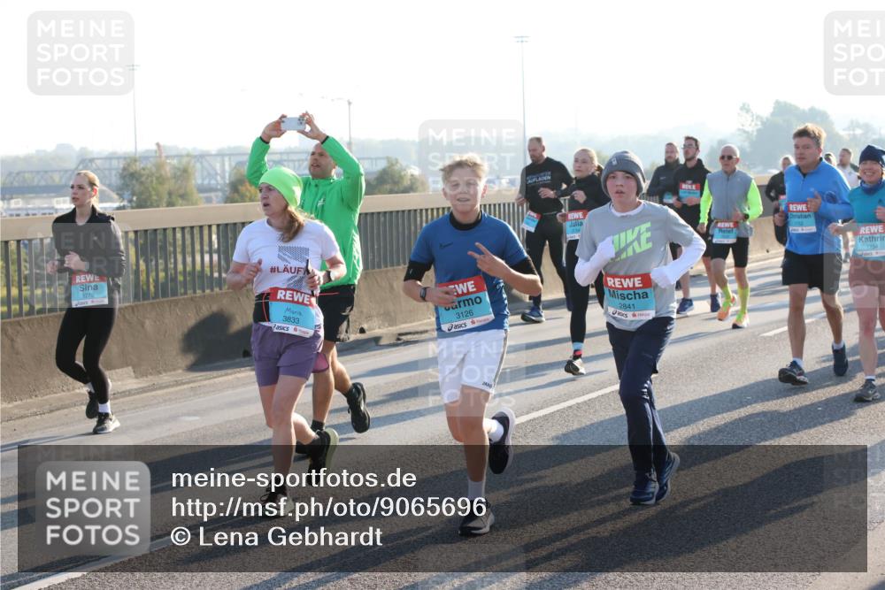 03.10.2025 - Köhlbrandbrückenlauf Lena Gebhardt http://msf.ph/oto/9065696 03.10.2025 09:22:44 Position 1 1779, 3833, 3126, 2841, 1754 meine-sportfotos.de