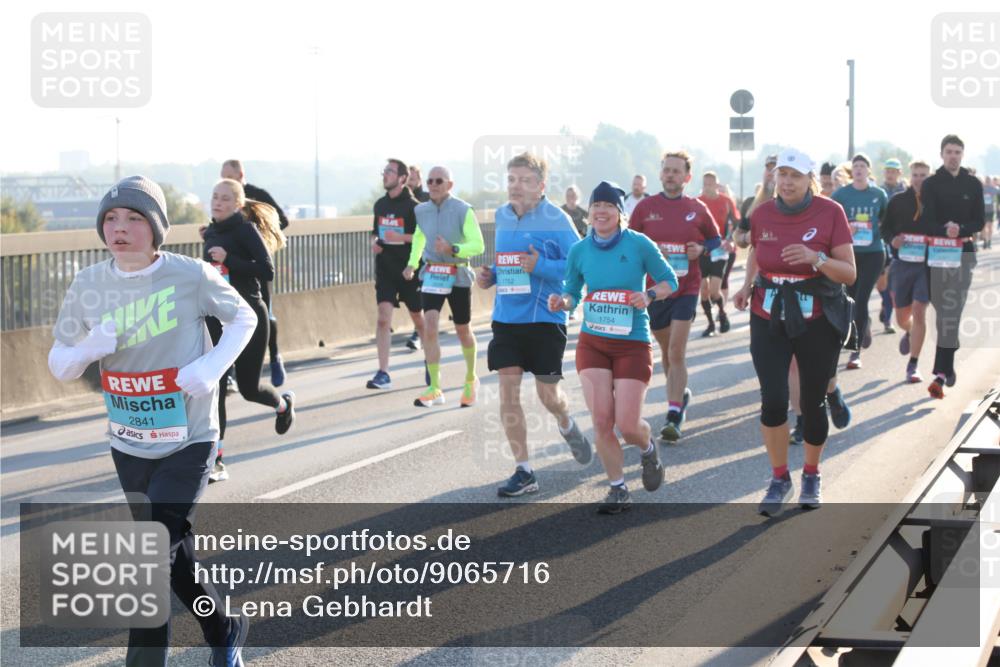03.10.2025 - Köhlbrandbrückenlauf Lena Gebhardt http://msf.ph/oto/9065716 03.10.2025 09:22:45 Position 1 2841, 1752, 1754, 1710 meine-sportfotos.de