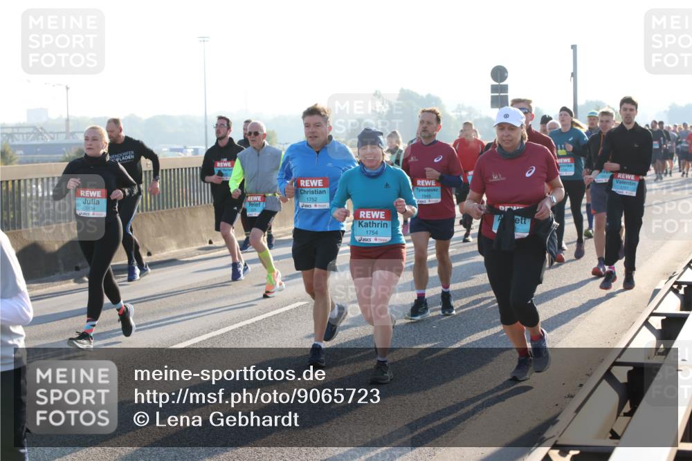 03.10.2025 - Köhlbrandbrückenlauf Lena Gebhardt http://msf.ph/oto/9065723 03.10.2025 09:22:45 Position 1 3134, 1752, 1754, 1945, 1767 meine-sportfotos.de