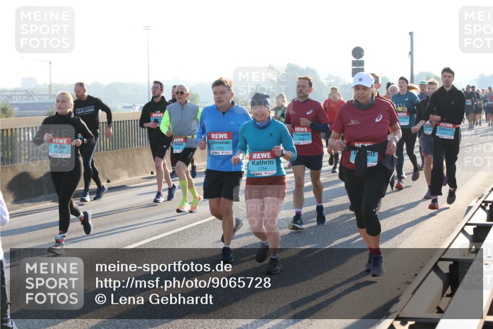 03.10.2025 - Köhlbrandbrückenlauf Lena Gebhardt http://msf.ph/oto/9065728 03.10.2025 09:22:45 Position 1 3134, 3528, 1752, 1754, 21, 1945, 1767 meine-sportfotos.de