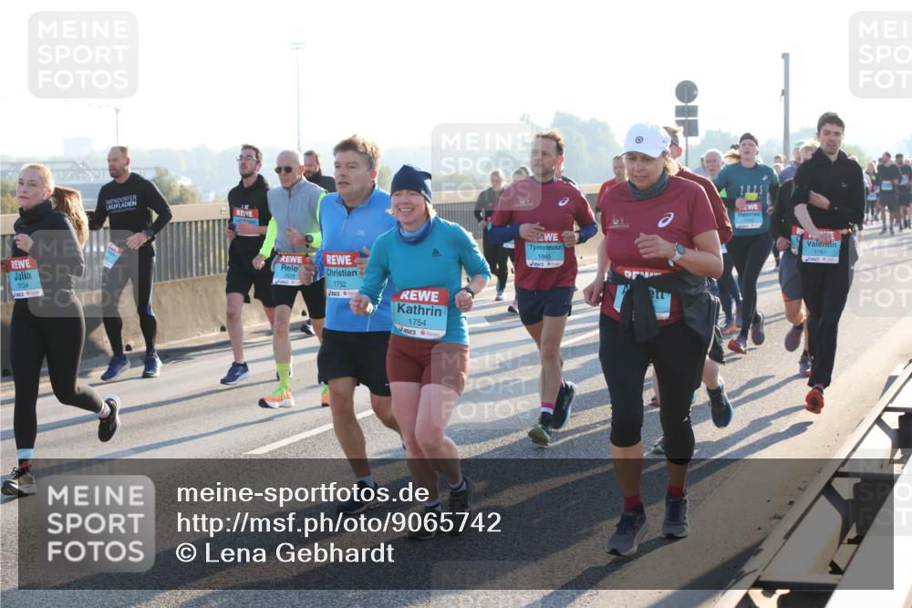 03.10.2025 - Köhlbrandbrückenlauf Lena Gebhardt http://msf.ph/oto/9065742 03.10.2025 09:22:45 Position 1 3134, 1752, 1754, 1945, 1767 meine-sportfotos.de