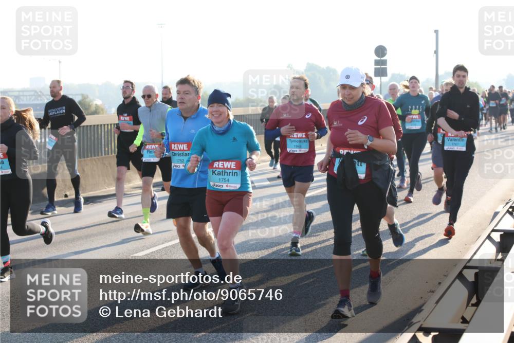 03.10.2025 - Köhlbrandbrückenlauf Lena Gebhardt http://msf.ph/oto/9065746 03.10.2025 09:22:45 Position 1 3528, 1752, 1754, 1945, 1767 meine-sportfotos.de