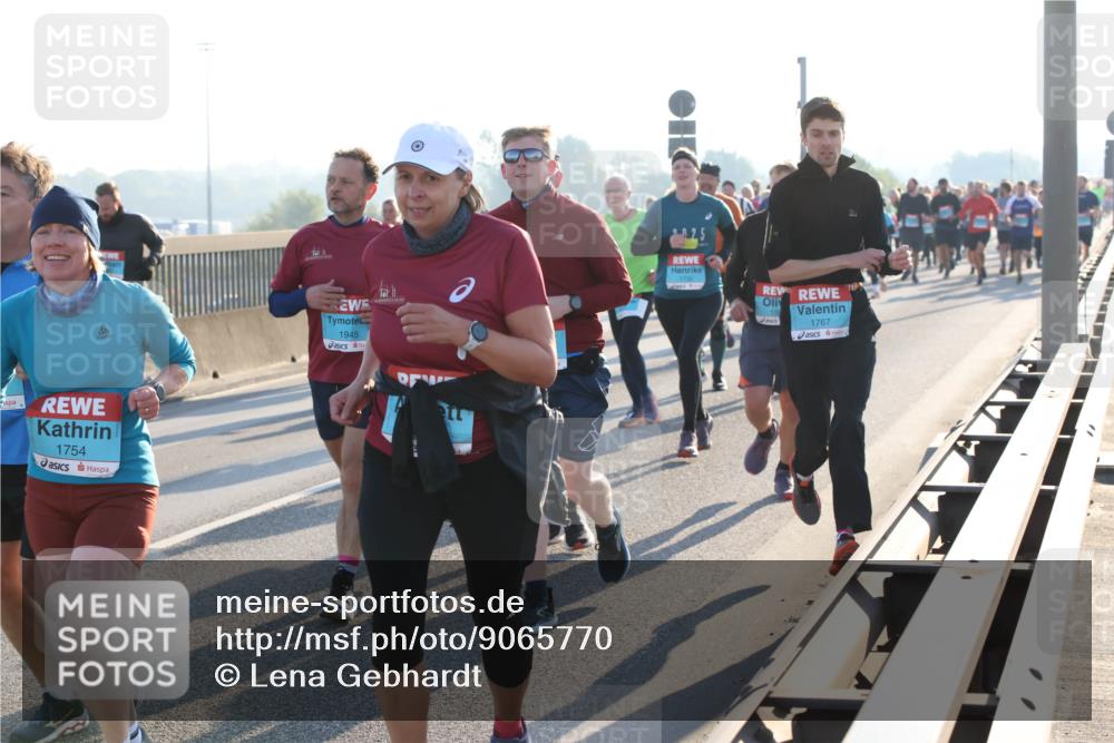 03.10.2025 - Köhlbrandbrückenlauf Lena Gebhardt http://msf.ph/oto/9065770 03.10.2025 09:22:46 Position 1 1754, 1945, 70, 1767 meine-sportfotos.de