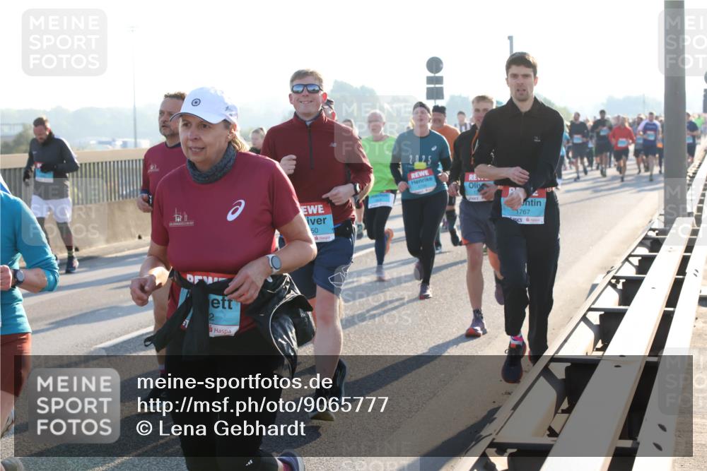 03.10.2025 - Köhlbrandbrückenlauf Lena Gebhardt http://msf.ph/oto/9065777 03.10.2025 09:22:46 Position 1 50, 1767 meine-sportfotos.de
