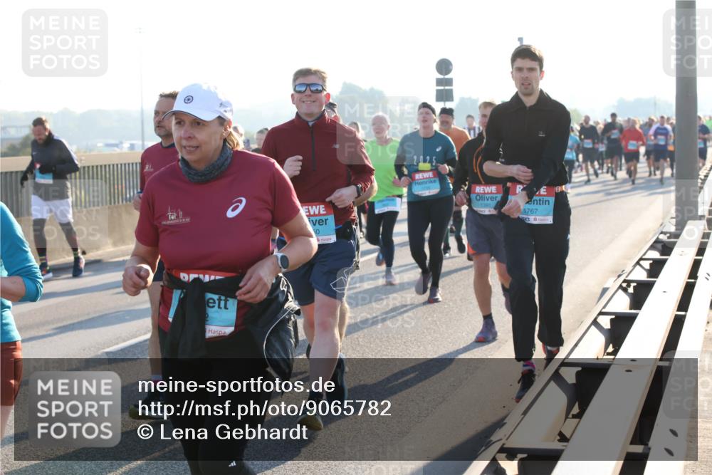 03.10.2025 - Köhlbrandbrückenlauf Lena Gebhardt http://msf.ph/oto/9065782 03.10.2025 09:22:46 Position 1 1391, 1767 meine-sportfotos.de