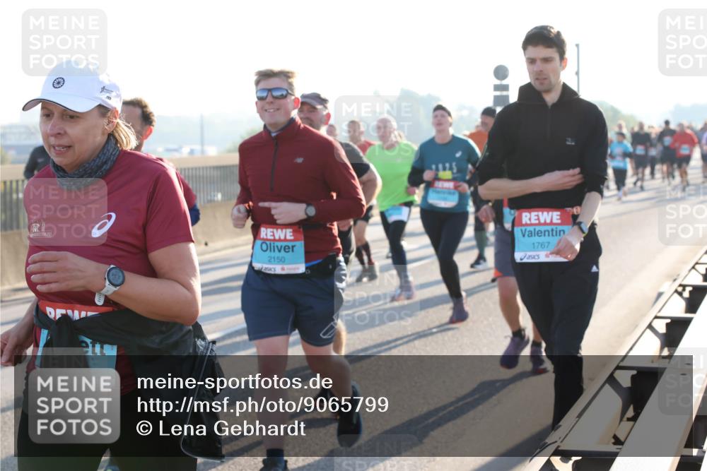 03.10.2025 - Köhlbrandbrückenlauf Lena Gebhardt http://msf.ph/oto/9065799 03.10.2025 09:22:47 Position 1 2150, 1767, 70 meine-sportfotos.de