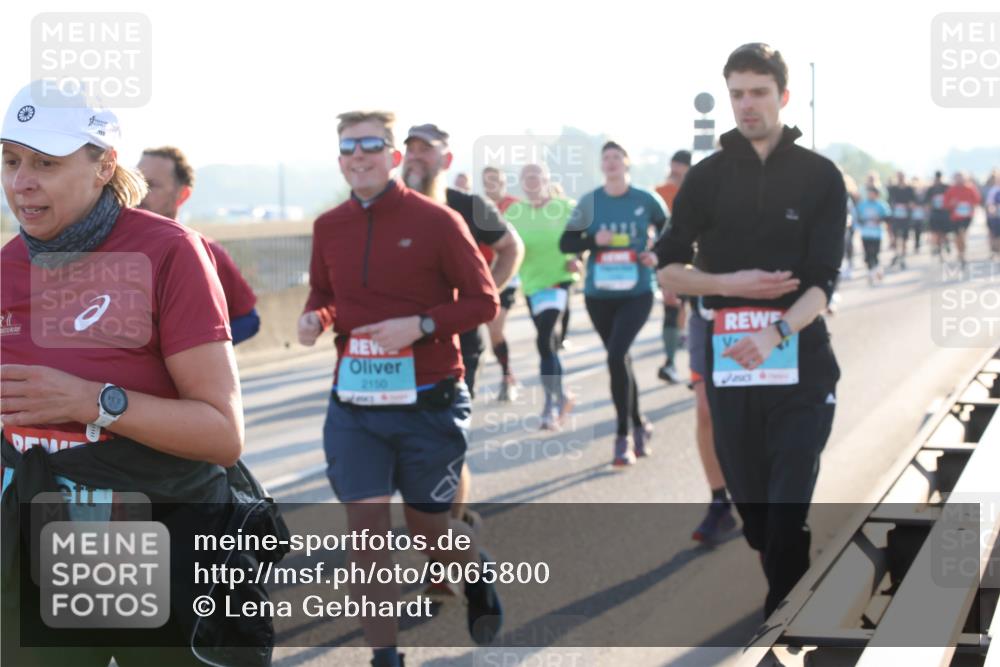 03.10.2025 - Köhlbrandbrückenlauf Lena Gebhardt http://msf.ph/oto/9065800 03.10.2025 09:22:47 Position 1 2150 meine-sportfotos.de