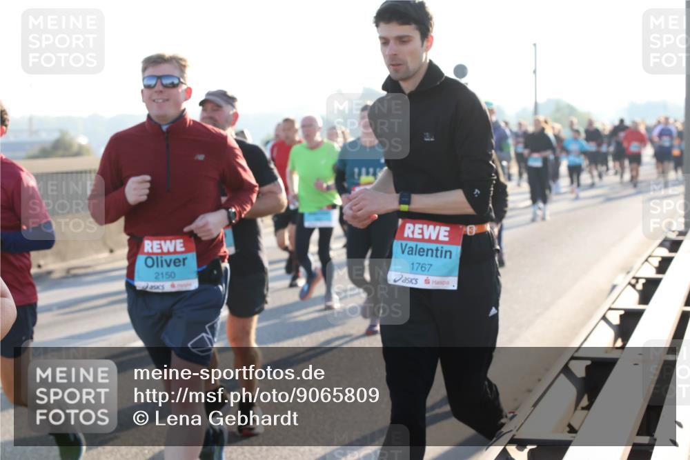 03.10.2025 - Köhlbrandbrückenlauf Lena Gebhardt http://msf.ph/oto/9065809 03.10.2025 09:22:47 Position 1 2150, 1767 meine-sportfotos.de