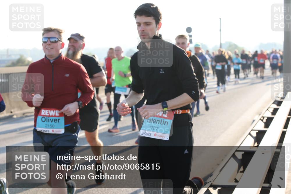 03.10.2025 - Köhlbrandbrückenlauf Lena Gebhardt http://msf.ph/oto/9065815 03.10.2025 09:22:47 Position 1 2150, 1767 meine-sportfotos.de