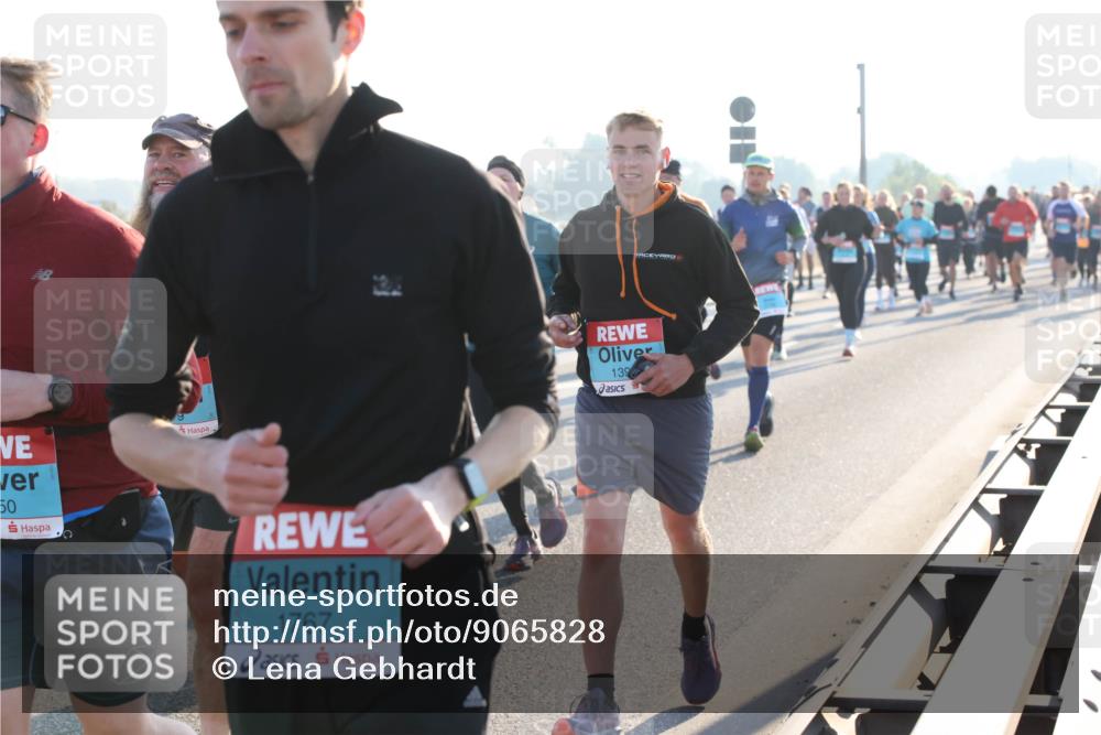 03.10.2025 - Köhlbrandbrückenlauf Lena Gebhardt http://msf.ph/oto/9065828 03.10.2025 09:22:48 Position 1 50, 1767, 139 meine-sportfotos.de