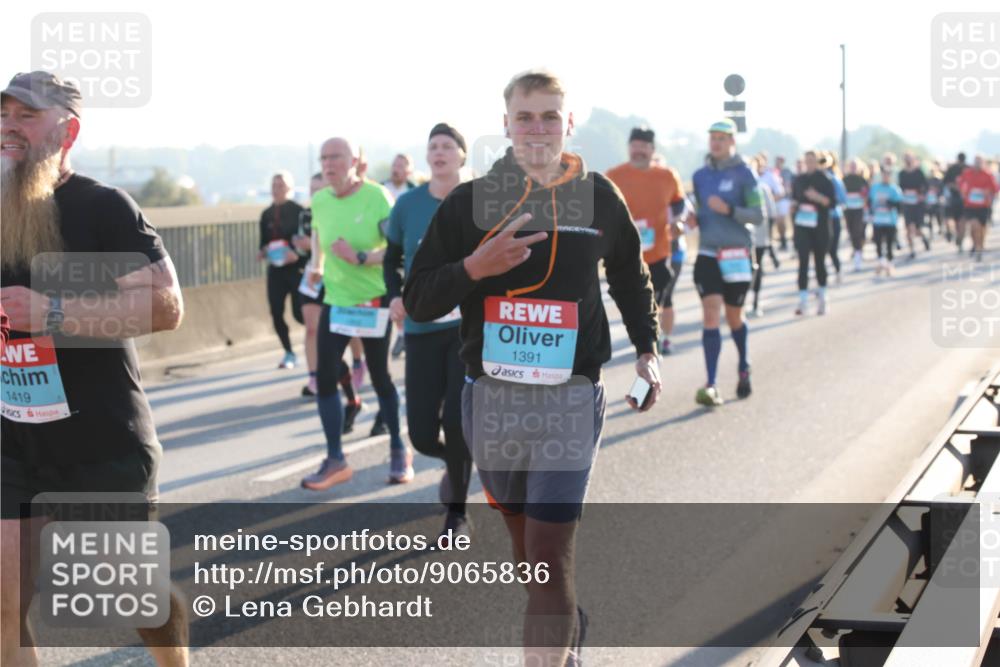 03.10.2025 - Köhlbrandbrückenlauf Lena Gebhardt http://msf.ph/oto/9065836 03.10.2025 09:22:48 Position 1 1419, 1391 meine-sportfotos.de