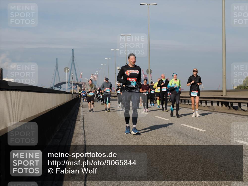 03.10.2025 - Köhlbrandbrückenlauf Fabian Wolf http://msf.ph/oto/9065844 03.10.2025 10:08:55 Position 3 1001 meine-sportfotos.de