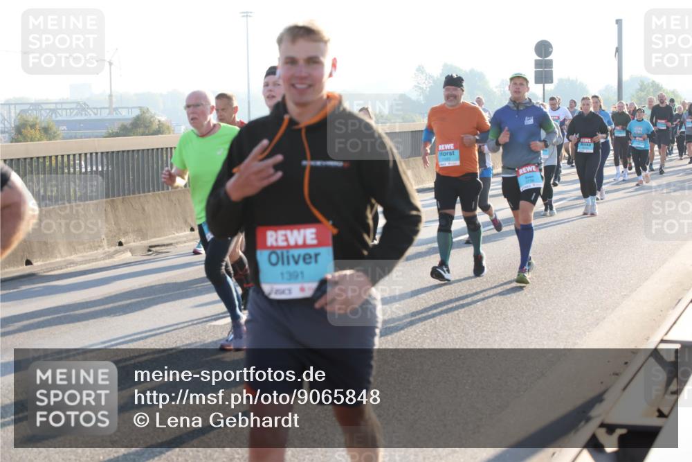 03.10.2025 - Köhlbrandbrückenlauf Lena Gebhardt http://msf.ph/oto/9065848 03.10.2025 09:22:48 Position 1 1391 meine-sportfotos.de