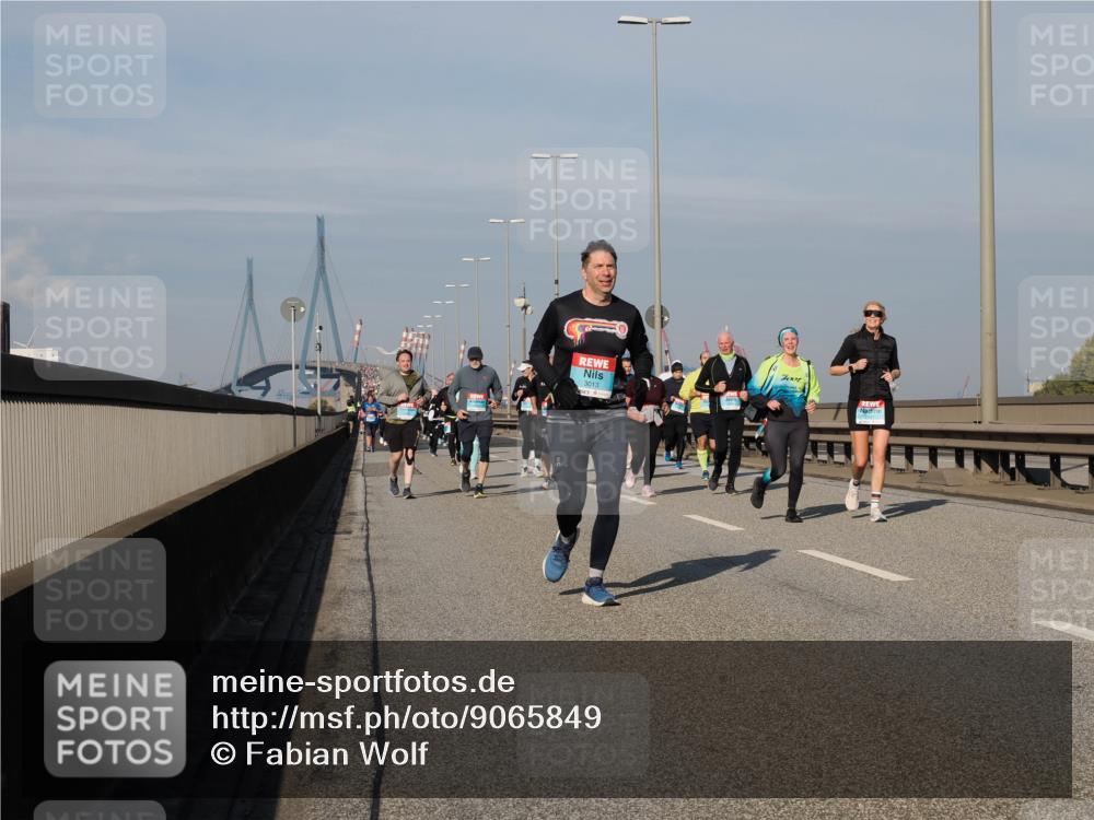 03.10.2025 - Köhlbrandbrückenlauf Fabian Wolf http://msf.ph/oto/9065849 03.10.2025 10:08:55 Position 3 3013 meine-sportfotos.de