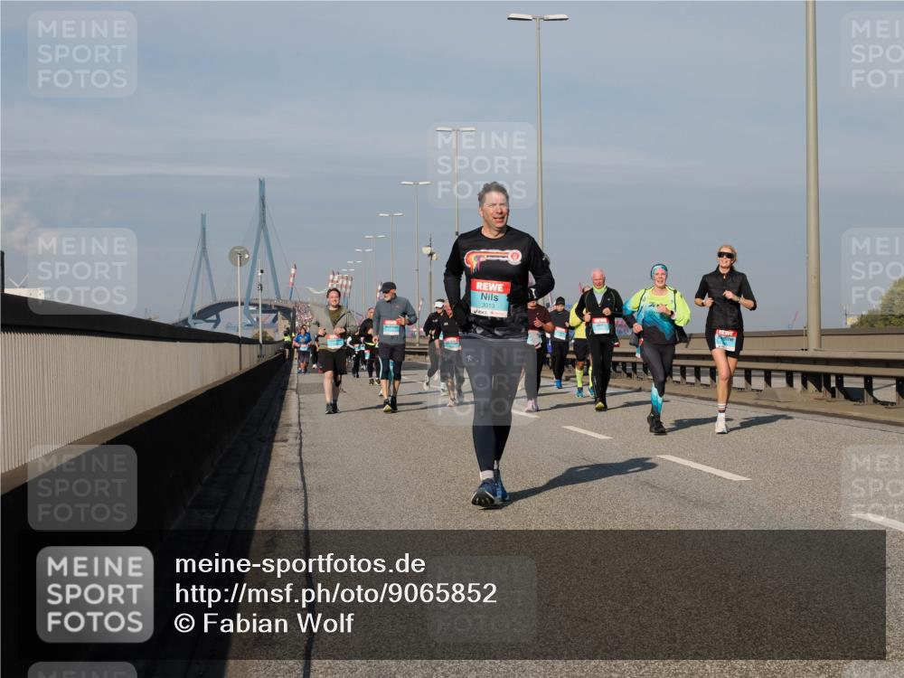 03.10.2025 - Köhlbrandbrückenlauf Fabian Wolf http://msf.ph/oto/9065852 03.10.2025 10:08:55 Position 3 3013 meine-sportfotos.de