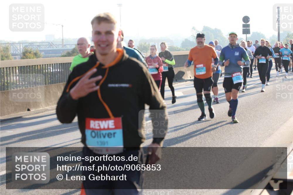 03.10.2025 - Köhlbrandbrückenlauf Lena Gebhardt http://msf.ph/oto/9065853 03.10.2025 09:22:48 Position 1 1391 meine-sportfotos.de