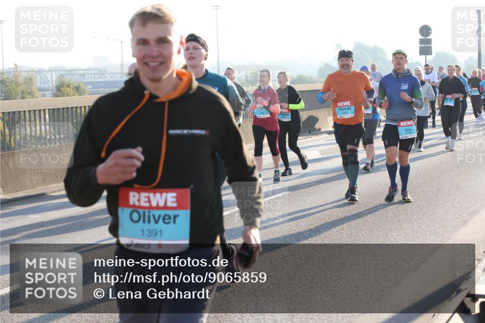 03.10.2025 - Köhlbrandbrückenlauf Lena Gebhardt http://msf.ph/oto/9065859 03.10.2025 09:22:48 Position 1 1391, 1593, 3736 meine-sportfotos.de