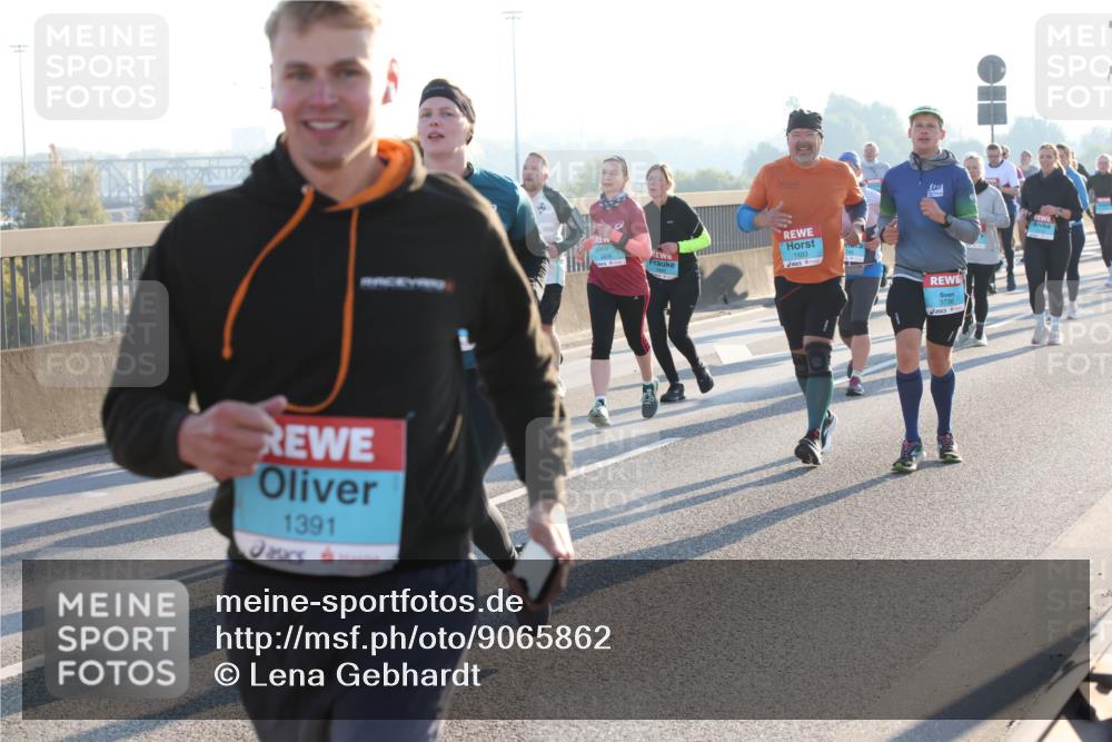 03.10.2025 - Köhlbrandbrückenlauf Lena Gebhardt http://msf.ph/oto/9065862 03.10.2025 09:22:49 Position 1 1391, 1593, 15, 3736 meine-sportfotos.de