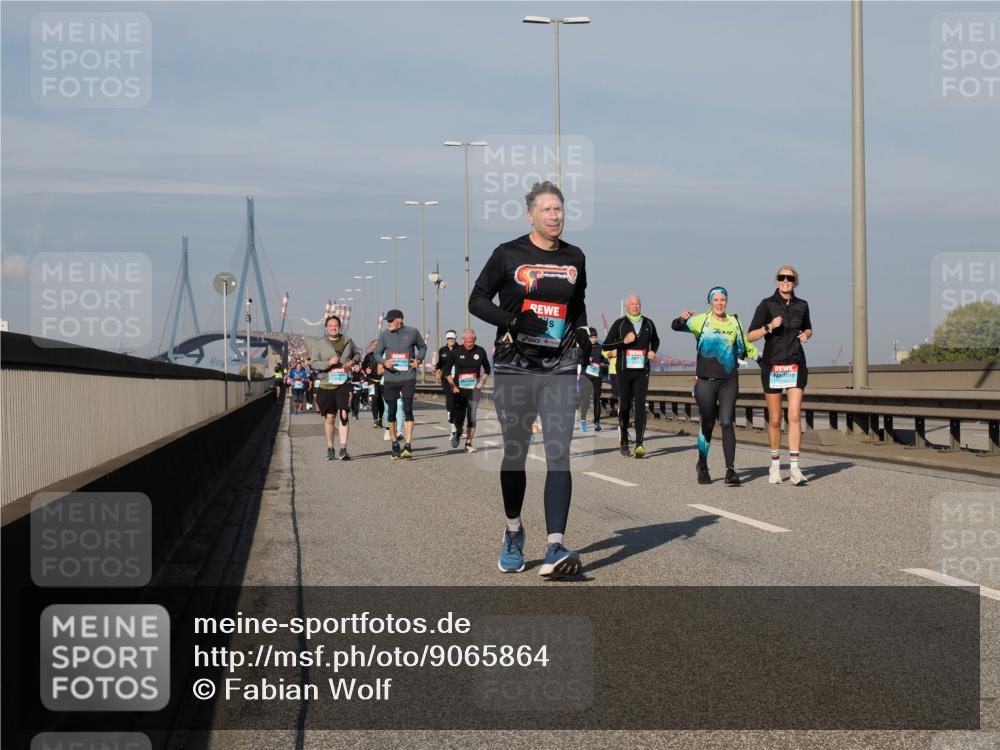 03.10.2025 - Köhlbrandbrückenlauf Fabian Wolf http://msf.ph/oto/9065864 03.10.2025 10:08:56 Position 3 2001 meine-sportfotos.de