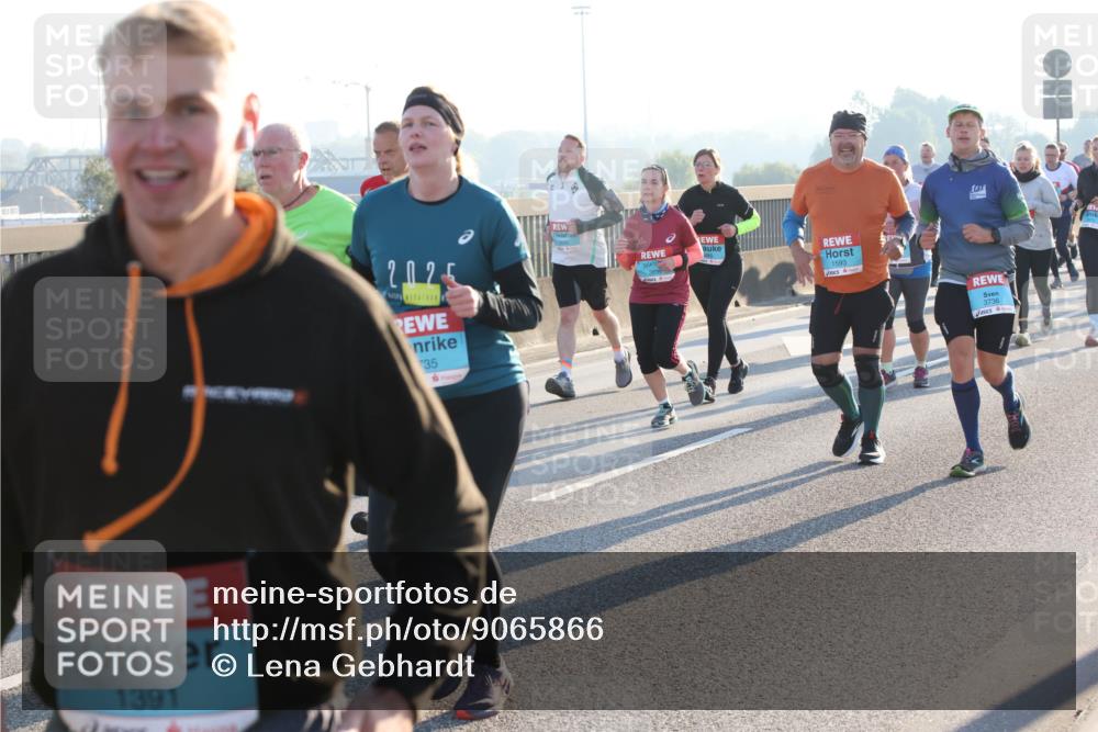 03.10.2025 - Köhlbrandbrückenlauf Lena Gebhardt http://msf.ph/oto/9065866 03.10.2025 09:22:49 Position 1 1391, 2025, 35, 1593, 3736 meine-sportfotos.de
