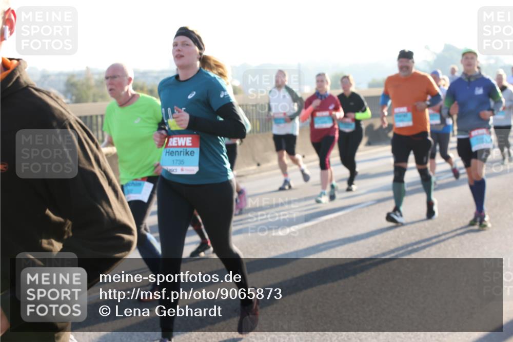 03.10.2025 - Köhlbrandbrückenlauf Lena Gebhardt http://msf.ph/oto/9065873 03.10.2025 09:22:49 Position 1 1735 meine-sportfotos.de